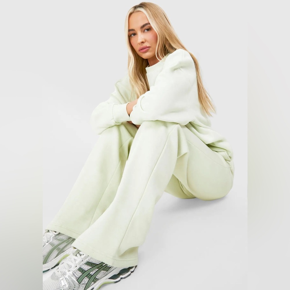 Boohoo Tall Basic Wide Leg Jogger Sage size 6 tall